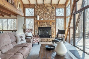 Smart TV, fireplace, stereo