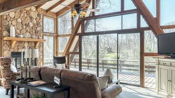 Smart TV, fireplace, stereo