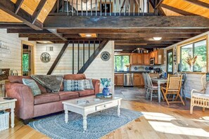 Fernseher, Kamin, Stereoanlage