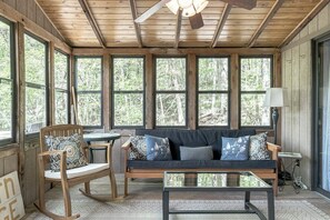 TV, fireplace, DVD player, books - Acorn Lake Lodge On Lake Aspen (Innsbrook)