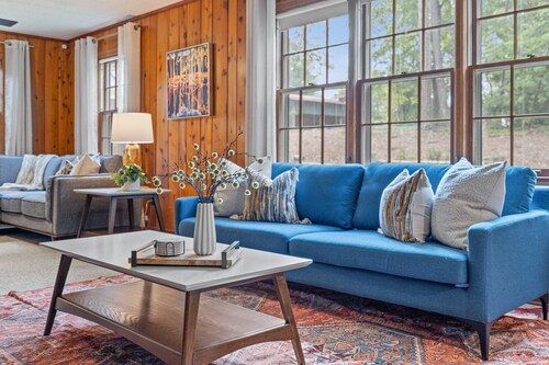 Peaceful 5BR Cottage with Fireplace and Gazebo