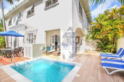 Poolside Home, Short Walk to Beach - Turtle View 10