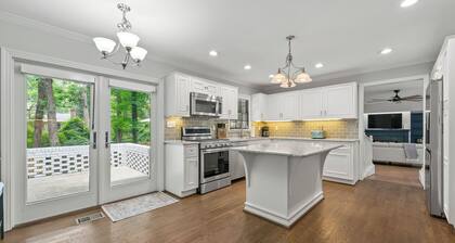 Spacious 5-bedroom house in charming Sandy Springs with Hot Tub and Game Room