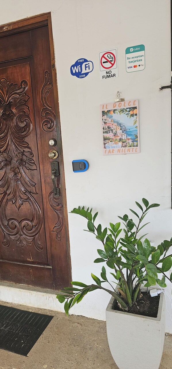 Family Quadruple Room | Soundproofing, free WiFi - Cuartos independientes con baño privado (Las Tablas)