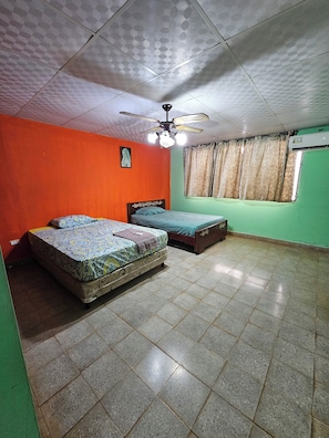 Family Quadruple Room | Soundproofing, free WiFi - Cuartos independientes con baño privado (Las Tablas)