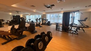 Fitness facility - 3-bedroom hostel in lovely Dubai with Wi-Fi, AC, fitness room, breakfast (Dubai)