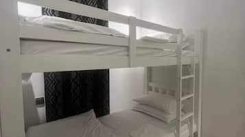3 habitaciones, caja de seguridad en la habitación y escritorio