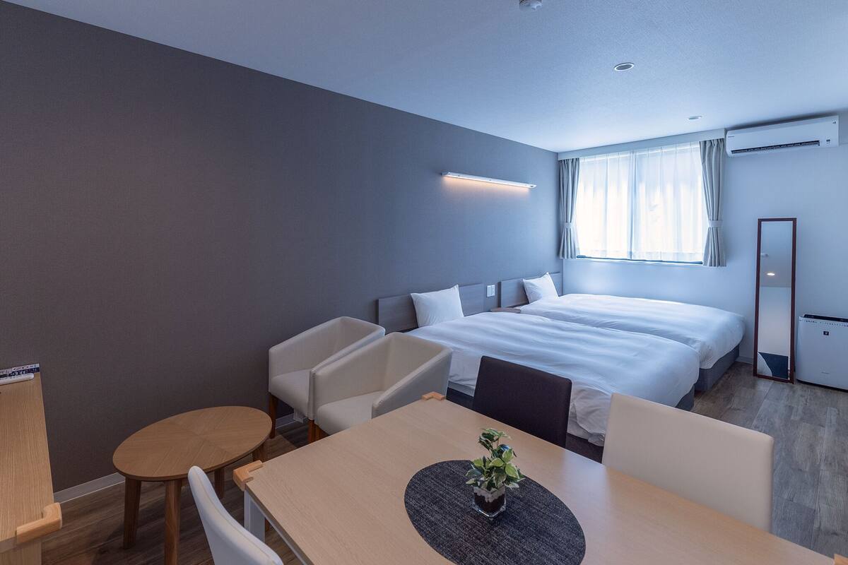 WiFi (free), bed sheets