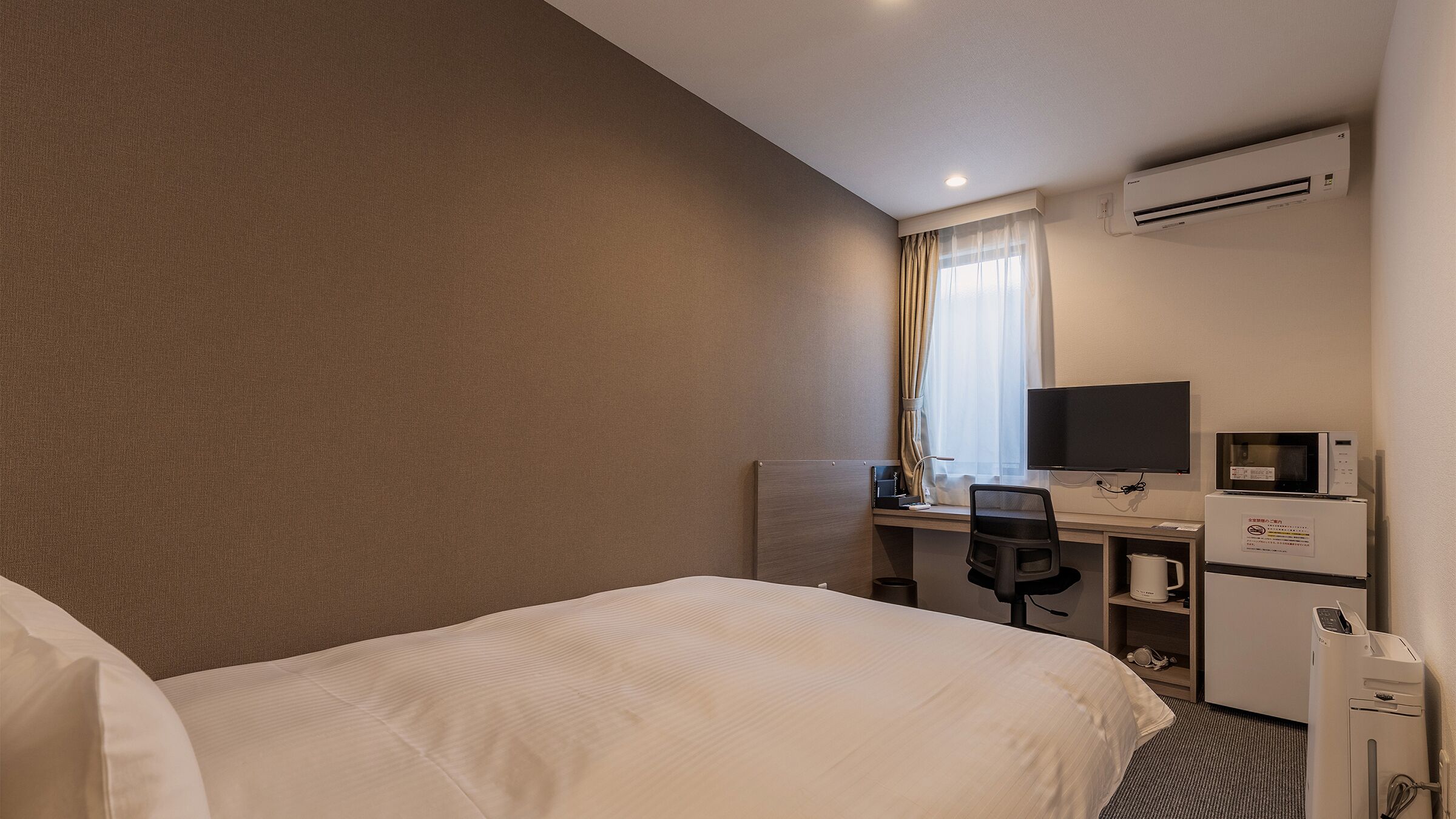 Free WiFi, bed sheets