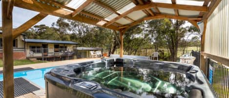 Outdoor spa tub
