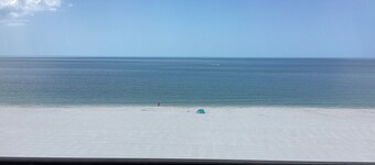 Oceanfront w/ Stunning Views & Huge Balcony