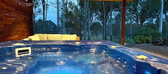 Bushland Escape: A rural bush setting on acreage suitable for small groups