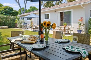 Outdoor dining - Tranquil Remodeled Home with Charming Backyard (Santa Barbara)