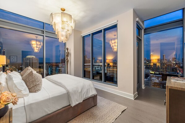 3 bedrooms, desk, iron/ironing board, free WiFi - 28th Floor Corner - Panoramic Penthouse by Atlanta Luxury Rentals (Atlanta)