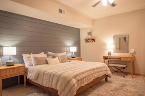 4 bedrooms, free WiFi, bed sheets - Bear Haven | Overlooks a Bass-Stocked Pond | Pool Table & Card Table (Grassy Creek)