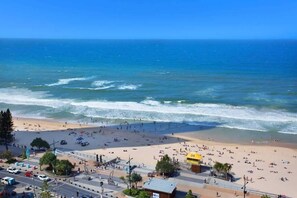 Beach nearby - 1803 Allunga 18th Floor Ocean views (Surfers Paradise)