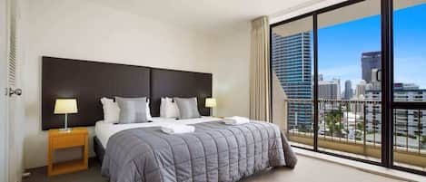 2 habitaciones, tabla de planchar con plancha, wifi y ropa de cama
