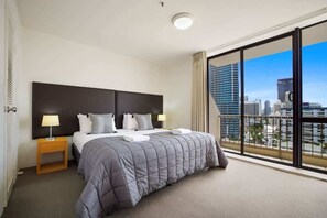 2 habitaciones, tabla de planchar con plancha, wifi y ropa de cama