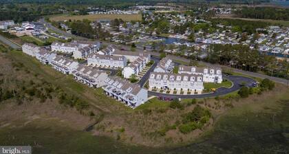 Cozy 3-bedroom condo close to Paradise Grill in lovely Long Neck ~ Weekly Rental