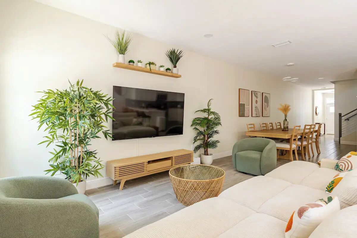 4 Bedroom 3 Full Bath Boho Oasis Saltwater Pool Near Downtown Sleeps 12 Pets OK