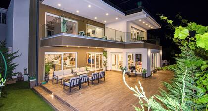 Luxury villa with sea view