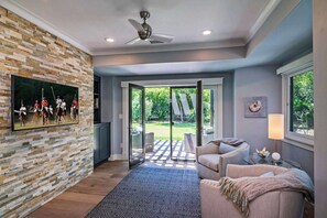 TV, stereo - Modern Serenity Luxury in Coastal Montecito! (Montecito)