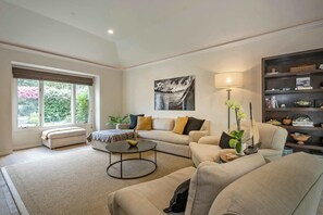 TV, fireplace, stereo - Montecito Home Walk to Butterfly Beach Sleeps 4 (Montecito)