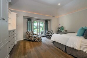 2 slaapkamers, een strijkplank/strijkijzer, wifi, beddengoed