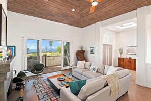 Fernseher, Kamin, DVD-Player