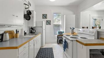 Frigorífic, microones, forn i cafetera i tetera