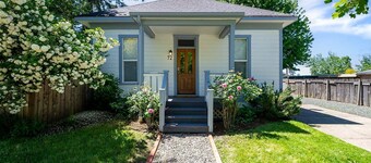 White Lotus - Minutes to Downtown