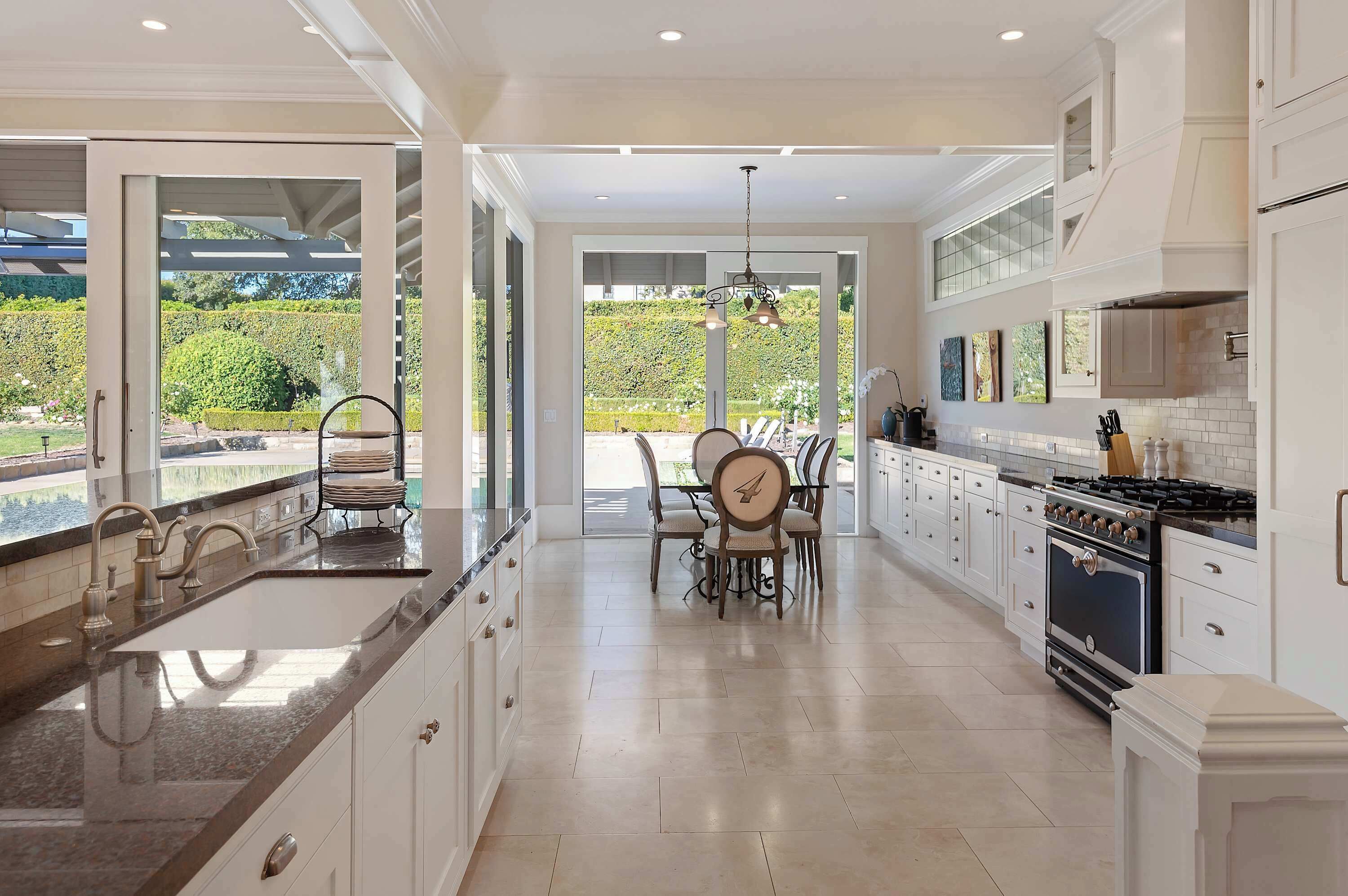 Kylskåp, mikrovågsugn, ugn och spishäll