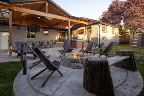 Unclassified image, 3 of 82, button - The Mixture: 12 min to UO/Autzen (Eugene)