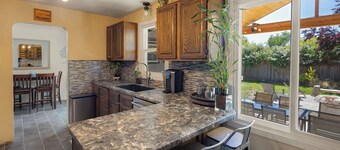 The Mixture - Hot Tub, Fire Pit & Covered Outdoor Dining