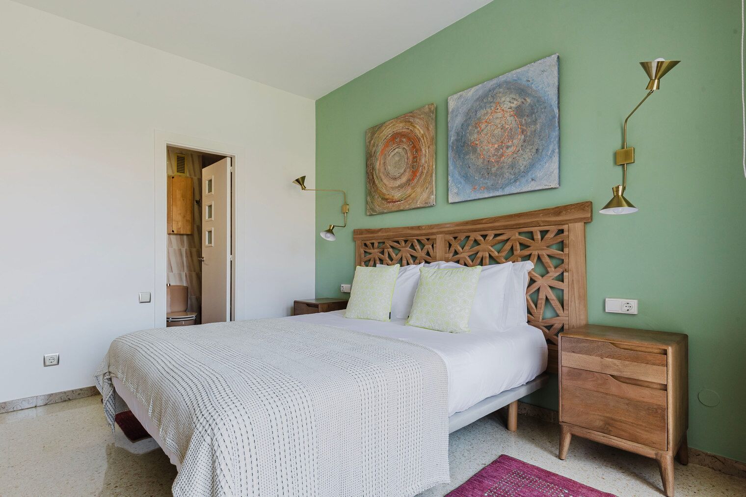 3 slaapkamers, een strijkplank/strijkijzer, wifi, beddengoed