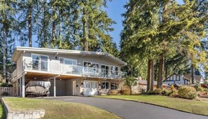 Exterior - 

Serene Nature Retreat, in a beautiful neighborhood  (North Vancouver)