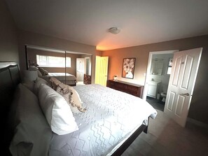 3 habitaciones, escritorio, tabla de planchar con plancha y wifi gratis 