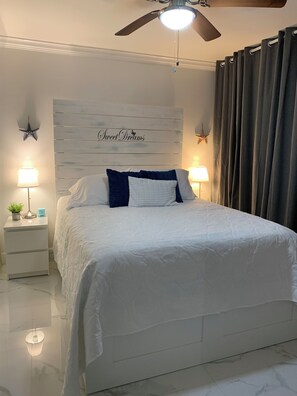 2 bedrooms, iron/ironing board, WiFi, bed sheets - Luxurious Beachfront Condo with Breath Taking Ocean, Beach and Garden Views. (Freeport)