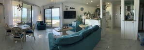 Interior - Luxurious Beachfront Condo with Breath Taking Ocean, Beach and Garden Views. (Freeport)