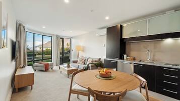 Apartment, Courtyard View | Living area | Flat-screen TV