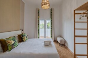 3 Schlafzimmer, Schreibtisch, Bügeleisen/Bügelbrett, Reisekinderbett