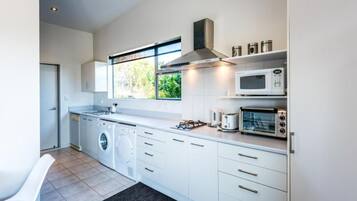 Fridge, microwave, oven, stovetop