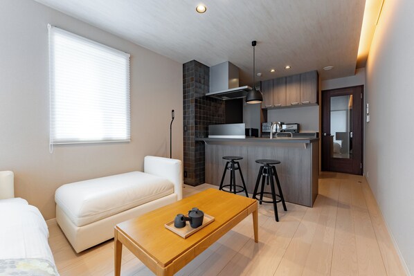 ألحفة محشوة بالريش وواي فاي مجانًا وملاءات أسرّة