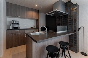 ألحفة محشوة بالريش وواي فاي مجانًا وملاءات أسرّة