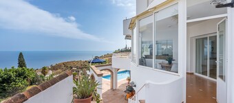 Villa 'Casa Naranjita' with Sea View, Wi-Fi and Heated Pool