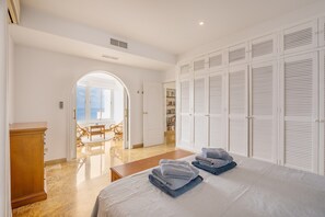 4 camere, ferro/asse da stiro, Wi-Fi gratuito, lenzuola