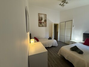 4 habitaciones, tabla de planchar con plancha y wifi gratis 