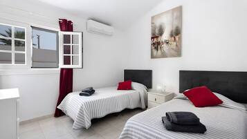 4 bedrooms, iron/ironing board, free WiFi, bed sheets