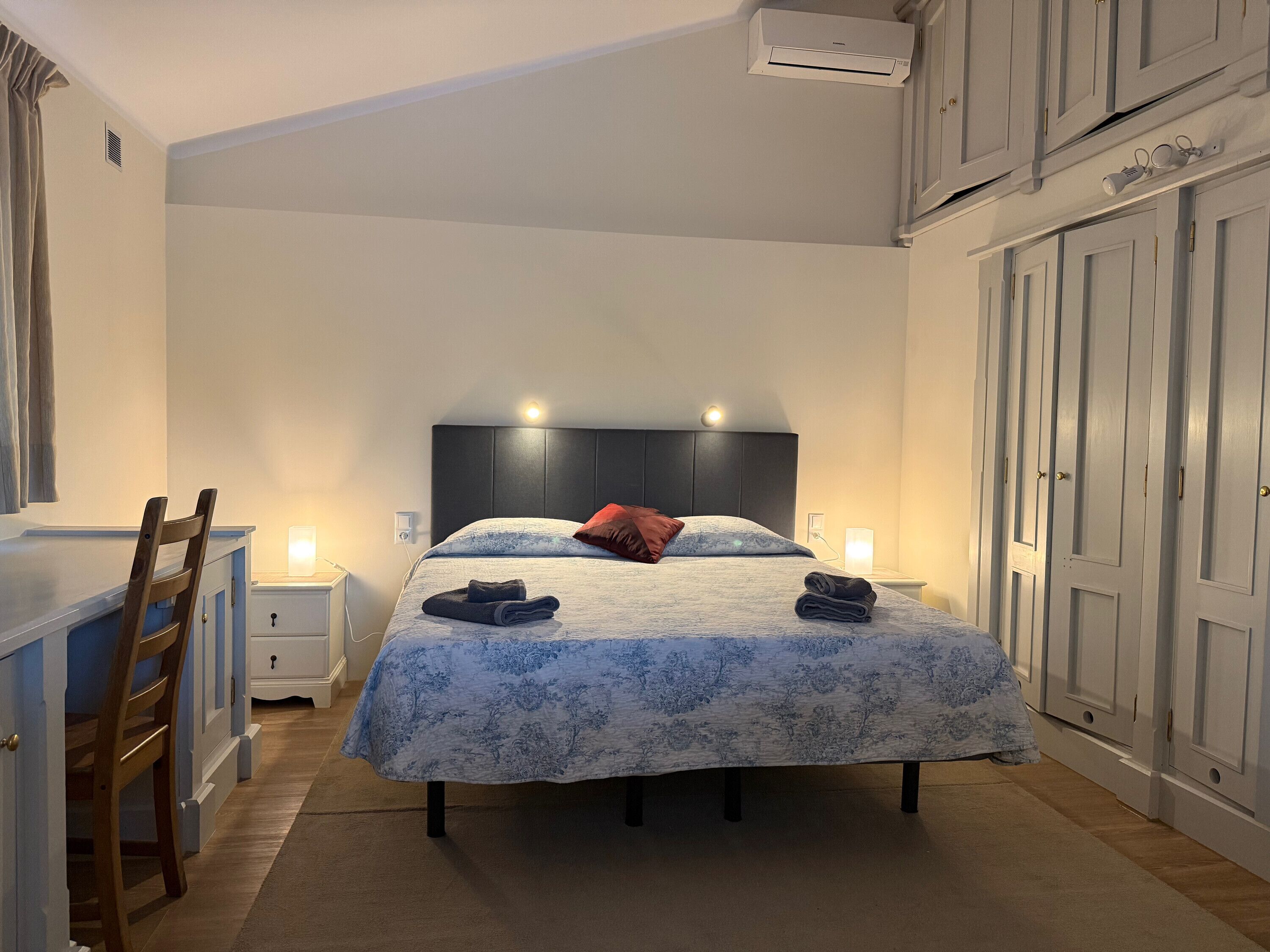 4 多间卧室、熨斗/熨衣板、免费 WiFi、床单