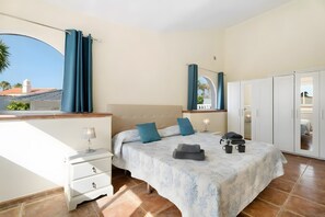 4 chambres, fer et planche à repasser, Wi-Fi gratuit, draps fournis